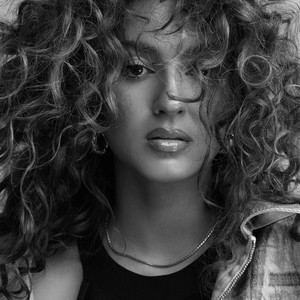 Écouter "missin u" de Tori Kelly