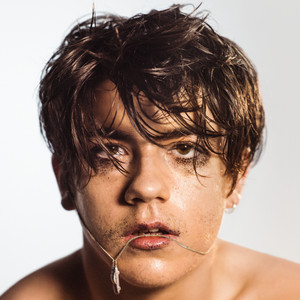 Écouter "Make Me Your Queen" de Declan McKenna