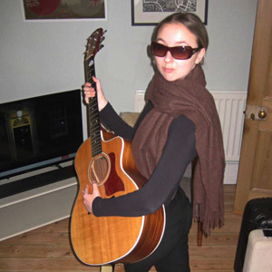 Écouter "Attracted to You" de PinkPantheress