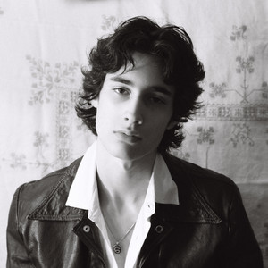 Écouter "my house is warm" de sombr