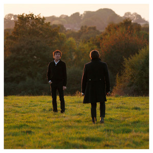 Écouter "Derrière les mots" de Alain Souchon