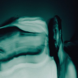 Écouter "Stranger" de River Tiber