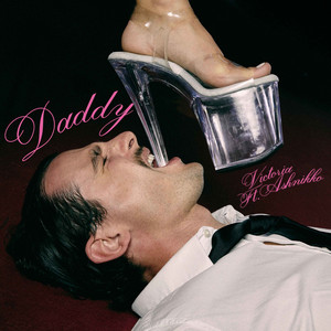 Écouter "DADDY" de Ashnikko