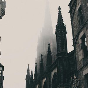 Écouter "gymnopédie no. 1 (reverb + rain)" de Erik Satie