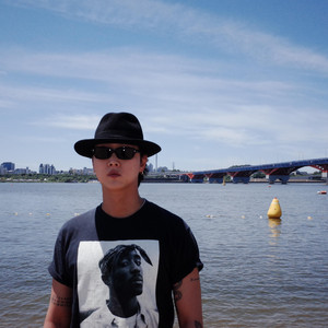 Écouter "Too Sick" de Crucial Star