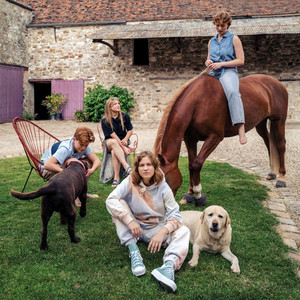 Écouter "Allez salut" de Emma Peters