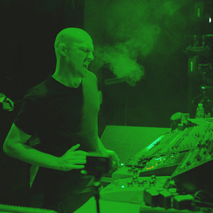 Écouter "No Goodbye - Paul Woolford Remix" de Paul Kalkbrenner