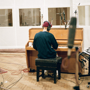 Écouter "Taurus" de River Tiber