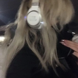 Écouter "paradise tekkno (sped up)" de TEKKNO