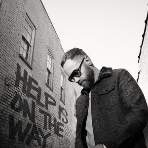 Écouter "Help Is On The Way (Maybe Midnight)" de TobyMac