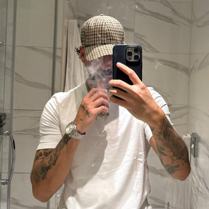 Écouter "Day N Nite" de Monet192