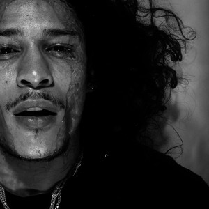 Écouter "dis moi" de Hatik