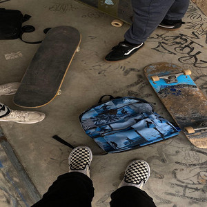 Écouter "Bloodline x Pony" de Lewis Hanton