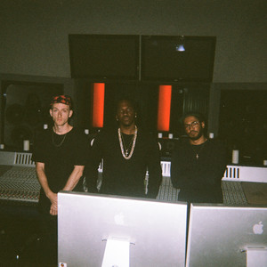 Écouter "Illusions" de River Tiber