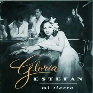 Écouter "Con los Años Que Me Quedan" de Gloria Estefan