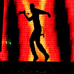 Écouter "Put Your Drinks Up" de Kardinal Offishall