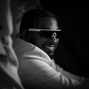 Écouter "IN & OUT" de reezy