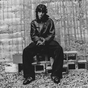 Écouter "undressed" de sombr