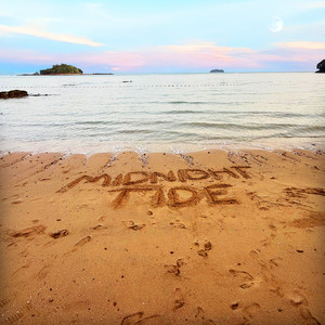 Écouter "Midnight Tide" de Bou