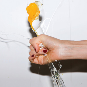 Écouter "Skeletons" de Yeah Yeah Yeahs