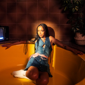 Écouter "Dancing In The Shadows" de Clementine Douglas