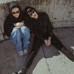 Écouter "white horse" de Indira Paganotto