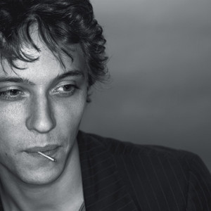 Écouter "Peut-être a-t-il rêvé?" de Raphaël