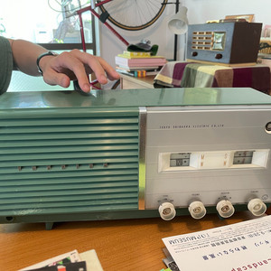 AM放送が終了！？ 1979年発売のラジオ特集と〈東芝〉の真空管ラジオで