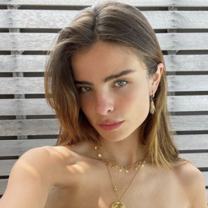 Giulia Be 2023 - FBI - 2 Palabras - Show  - Pessoa certa na hora errada playlist cover