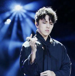 Foto de Dimash Kudaibergen Imagem de Dimash Kudaibergen