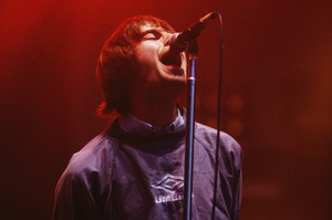 【希少】oasis MAINE ROAD 1996/Live CDアルバム Amazon.co.jp: ブラザース、ライブ・アット・メイン・ロード '96