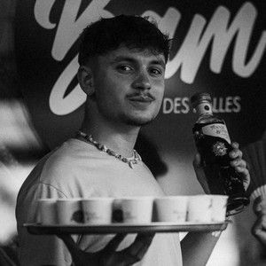 Commercial chanteur cover
