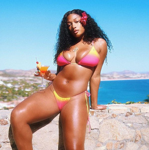 HOT GIRL SUMMER 2026🥭🍒🩷 playlist cover