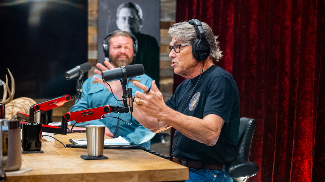 #2477 - Rick Perry & W. Bryan Hubbard - The Joe Rogan Experience ...