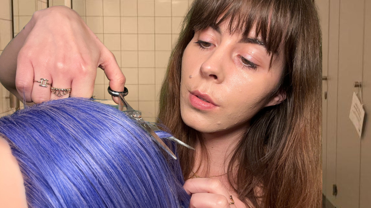 ASMR 3€ Haircuts in the German school bathroom 💇‍♀️ - michelle's ...